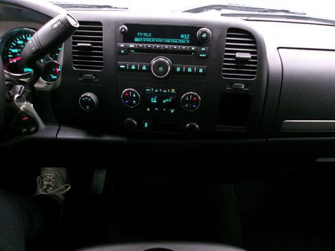 Used 2014 Chevrolet Silverado 2500 LT w/ Interior Plus Package AWD/4WD image 10