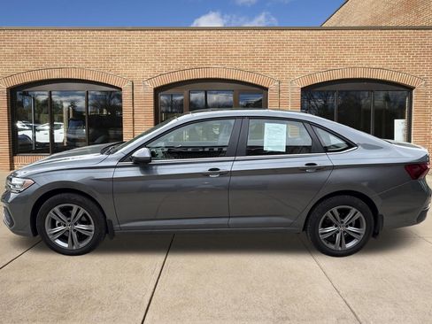 Used 2024 Volkswagen Jetta SE FWD image 6
