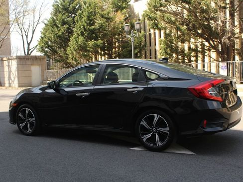 Used 2016 Honda Civic Touring image 9