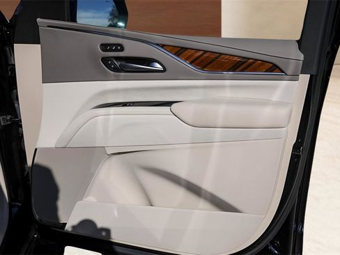 Certified 2024 Cadillac Escalade Premium Luxury Platinum w/ Heavy-Duty Trailer Package image 28