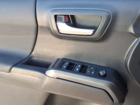 Used 2022 Toyota Tacoma TRD Off-Road image 21