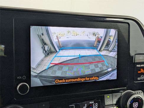 Certified 2023 Toyota Highlander XLE image 19