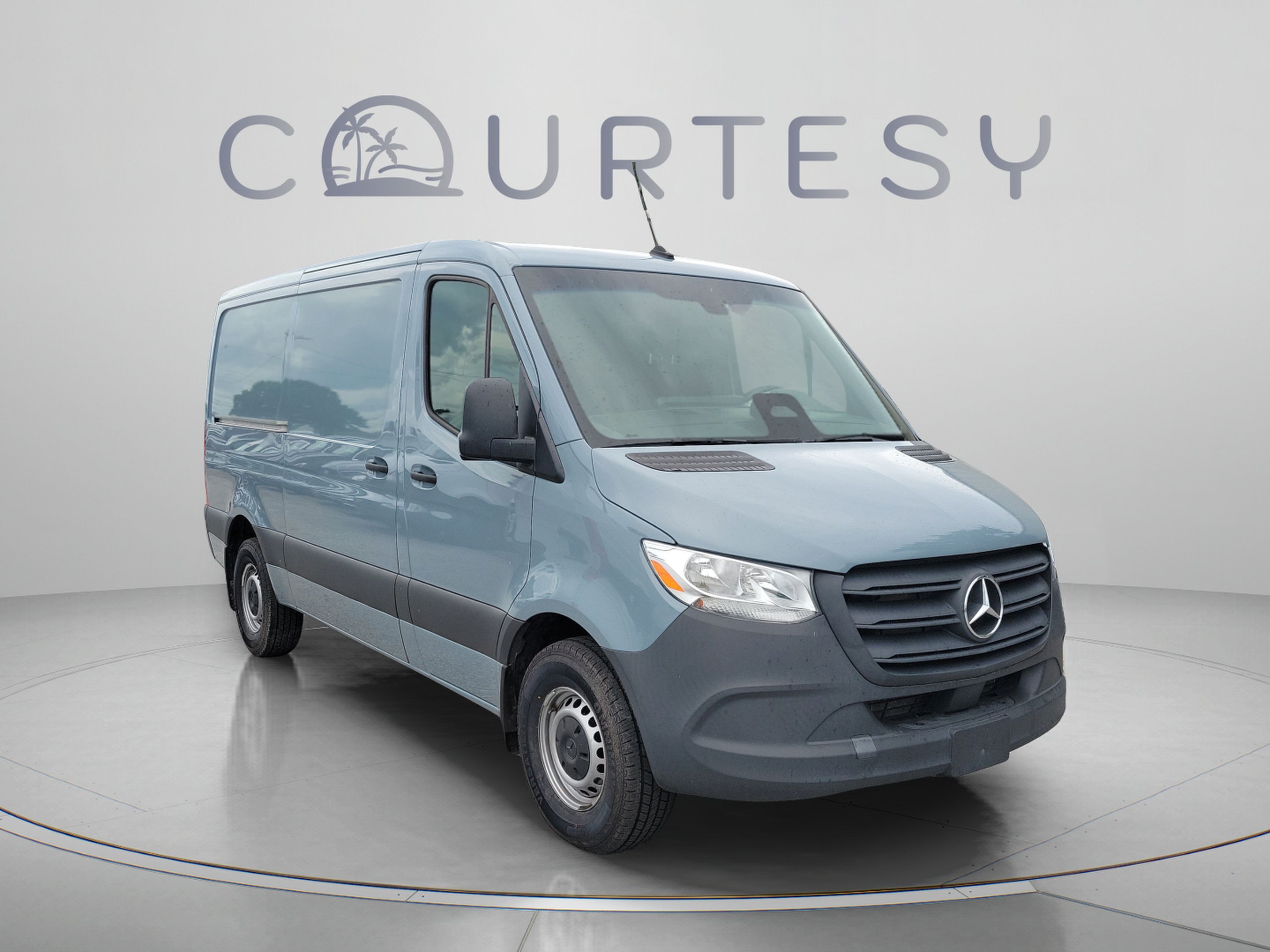 Used 2025 Mercedes-Benz Sprinter 2500 image 4