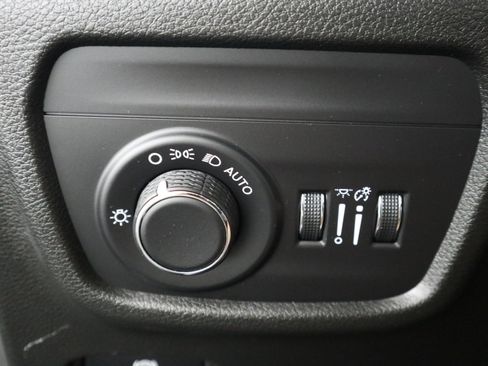 Used 2024 Jeep Grand Cherokee L Laredo image 30