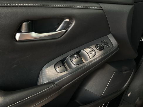 Used 2025 Nissan Sentra SV FWD image 17
