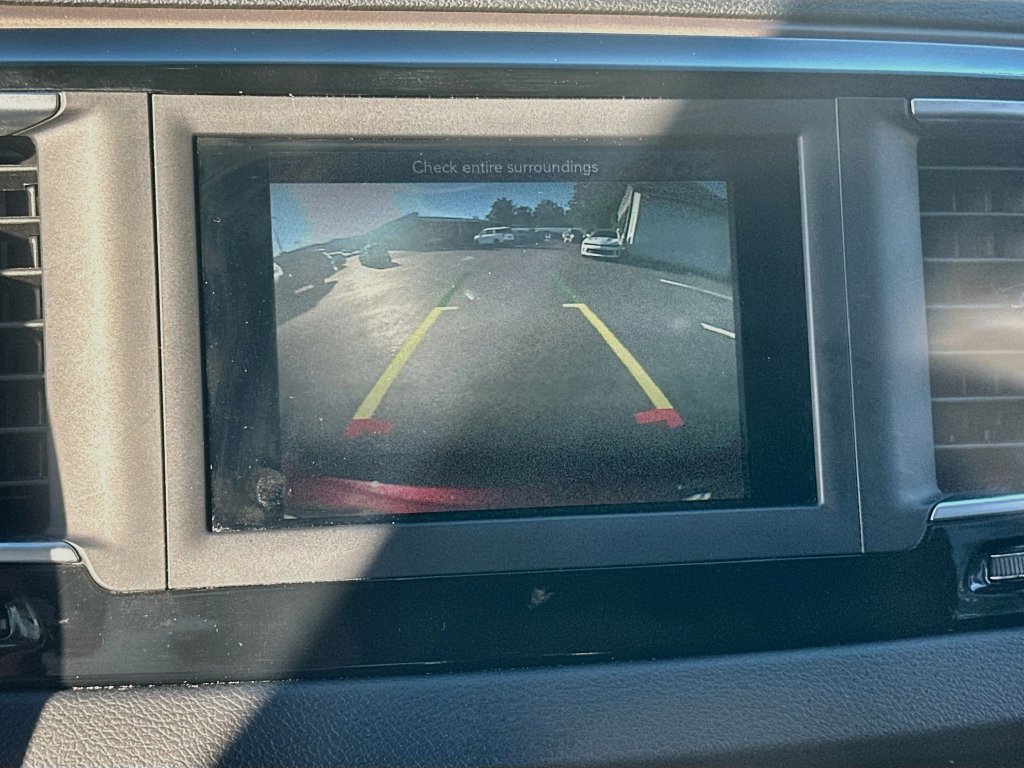 Used 2018 Chrysler Pacifica Touring-L FWD image 13