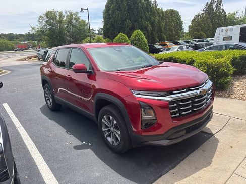 Certified 2025 Chevrolet Equinox LT w/ Safety and Technology Package FWD image 3