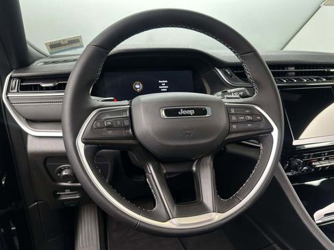 New 2025 Jeep Grand Cherokee Altitude image 28