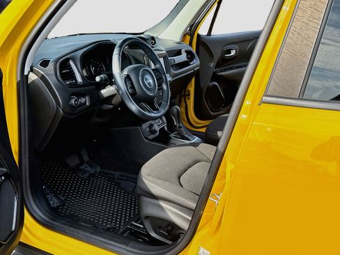 Used 2018 Jeep Renegade Altitude AWD/4WD image 11