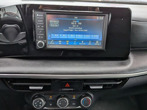 Used 2025 Nissan Kicks S image 17