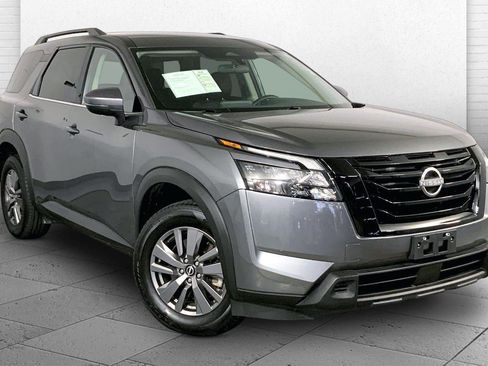 Used 2025 Nissan Pathfinder SV AWD/4WD image 1
