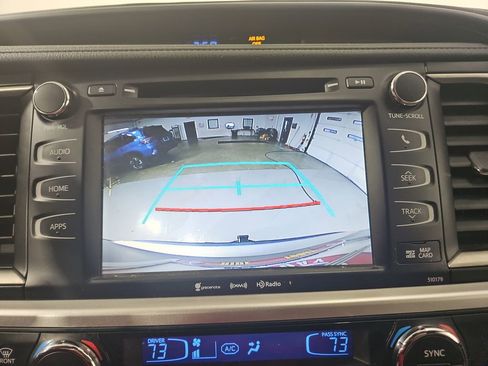 Used 2017 Toyota Highlander XLE image 19