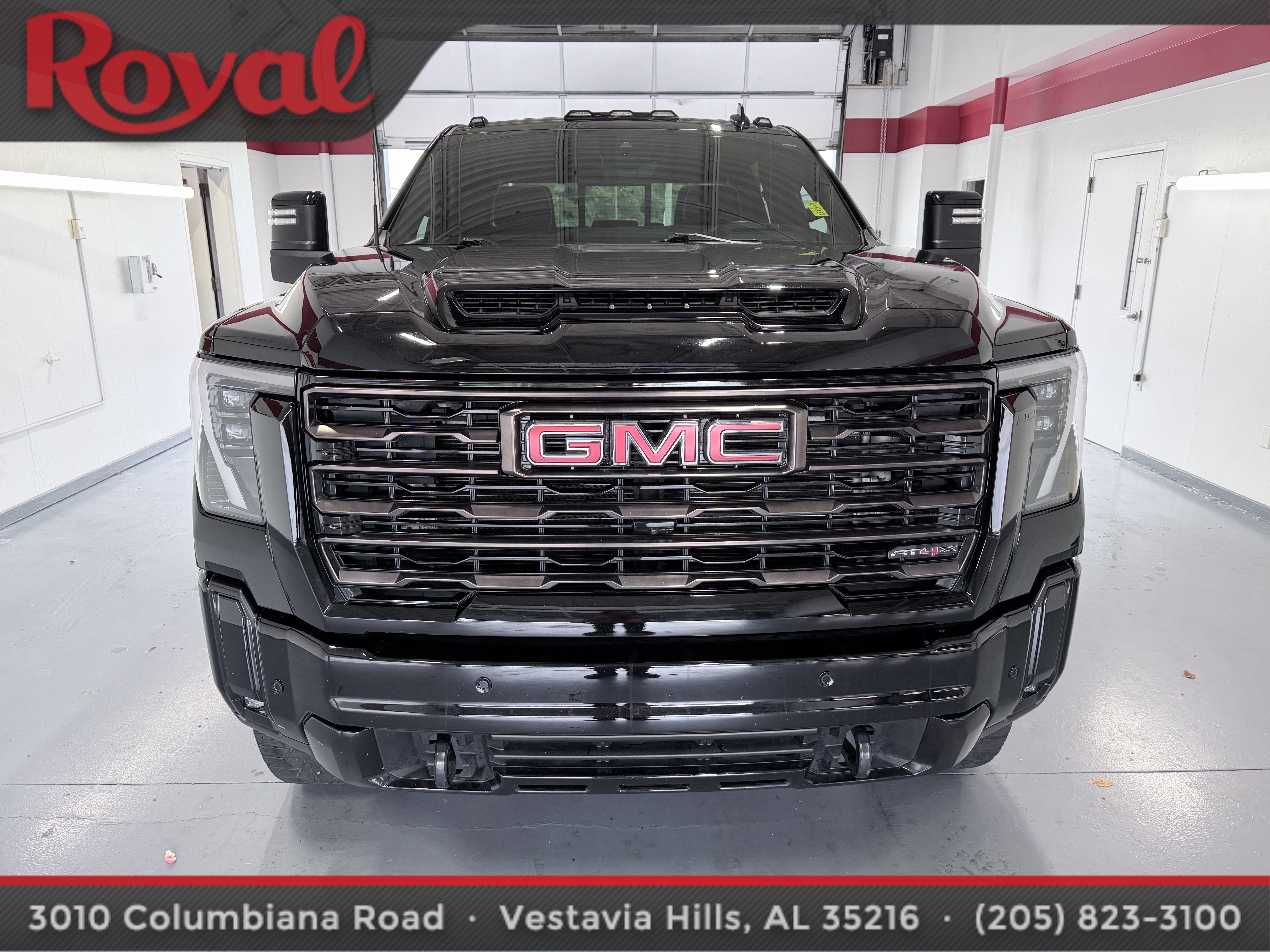 Used 2025 GMC Sierra 2500 AT4X AWD/4WD image 2