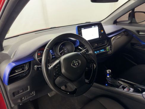 Used 2020 Toyota C-HR XLE image 4