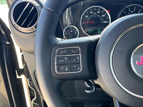 Used 2018 Jeep Wrangler Unlimited Sport S AWD/4WD image 22