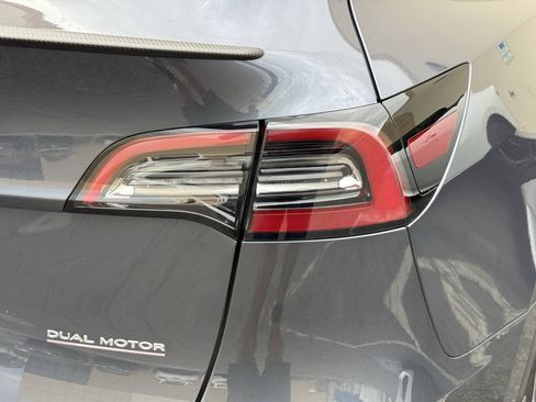 Used 2023 Tesla Model Y Performance AWD/4WD image 29