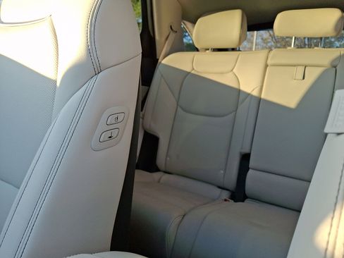 Certified 2023 Genesis GV70 2.5T w/ Select Package image 18