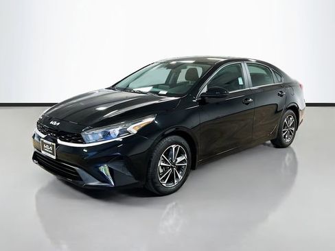 Certified 2024 Kia Forte LXS image 3