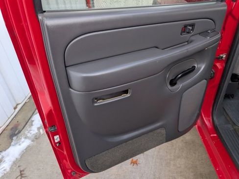 Used 2005 GMC Sierra 2500 SLE w/ Skid Plate Package image 16