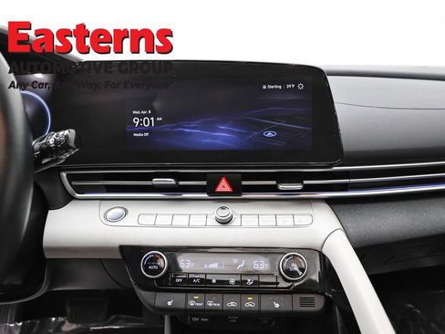 Used 2023 Hyundai Elantra Limited w/ Preferred Accessory Package FWD image 12