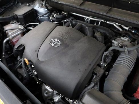 Used 2022 Toyota Highlander LE image 9