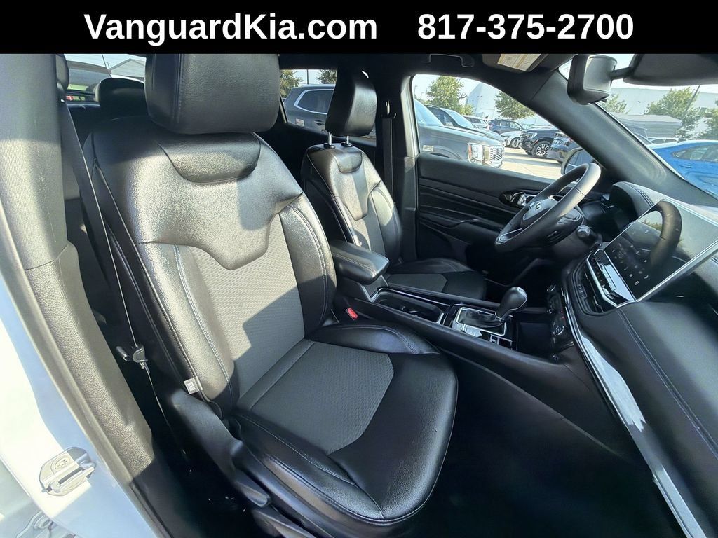Used 2026 Jeep Compass Latitude AWD/4WD image 27
