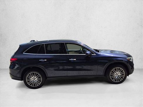 Used 2023 Mercedes-Benz GLC 300 4MATIC image 4