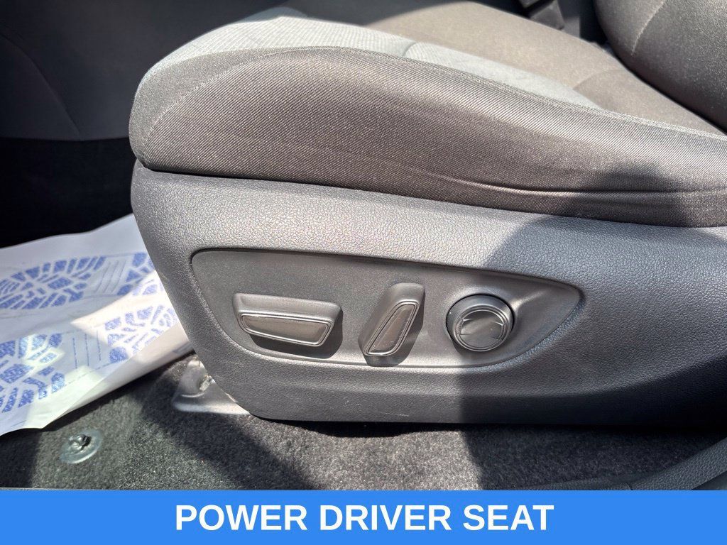 Used 2025 Toyota RAV4 XLE FWD image 3
