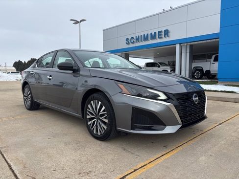 Used 2024 Nissan Altima 2.5 SV image 3