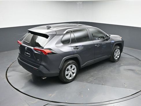 Used 2022 Toyota RAV4 LE image 35