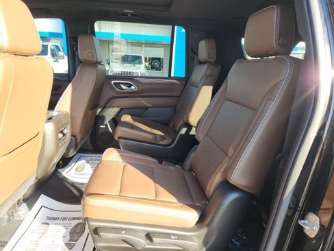 Used 2021 Chevrolet Suburban High Country image 11