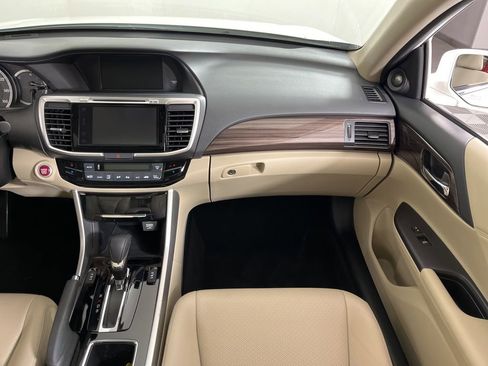 Certified 2017 Honda Accord EX-L image 19