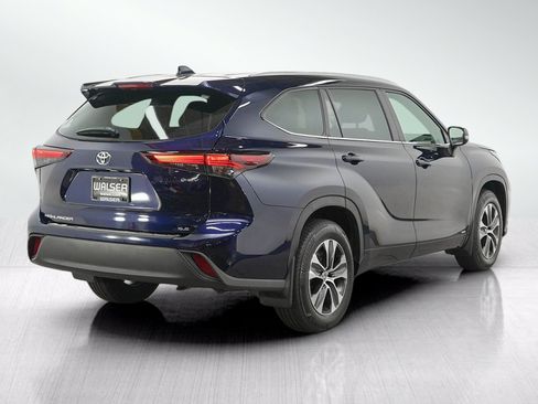 Used 2025 Toyota Highlander XLE AWD/4WD image 5