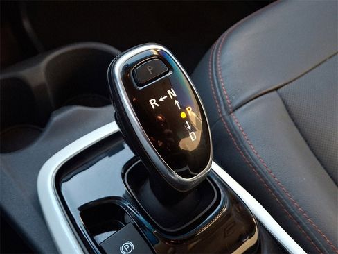 Certified 2020 Chevrolet Bolt Premier w/ Infotainment Package image 16