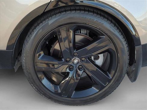 Used 2024 Land Rover Discovery Dynamic SE image 6