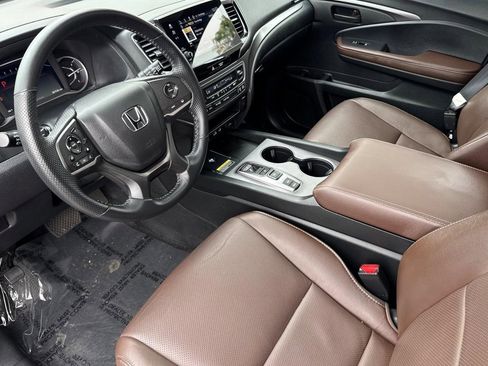 Certified 2025 Honda Passport EX-L image 4