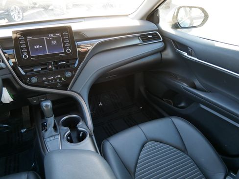 Used 2023 Toyota Camry SE image 11