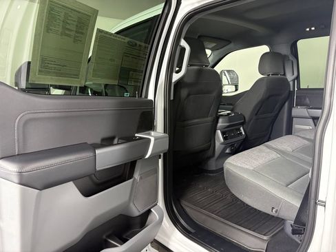 Certified 2025 Ford F250 XLT w/ Black Appearance Package AWD/4WD image 27