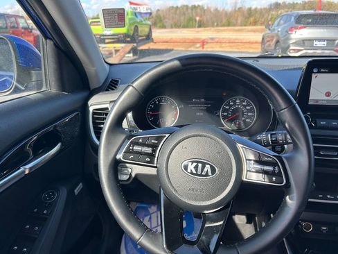 Used 2021 Kia Seltos SX w/ SX Sunroof Package AWD/4WD image 10