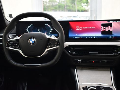 Used 2025 BMW 330i xDrive Sedan AWD/4WD image 24