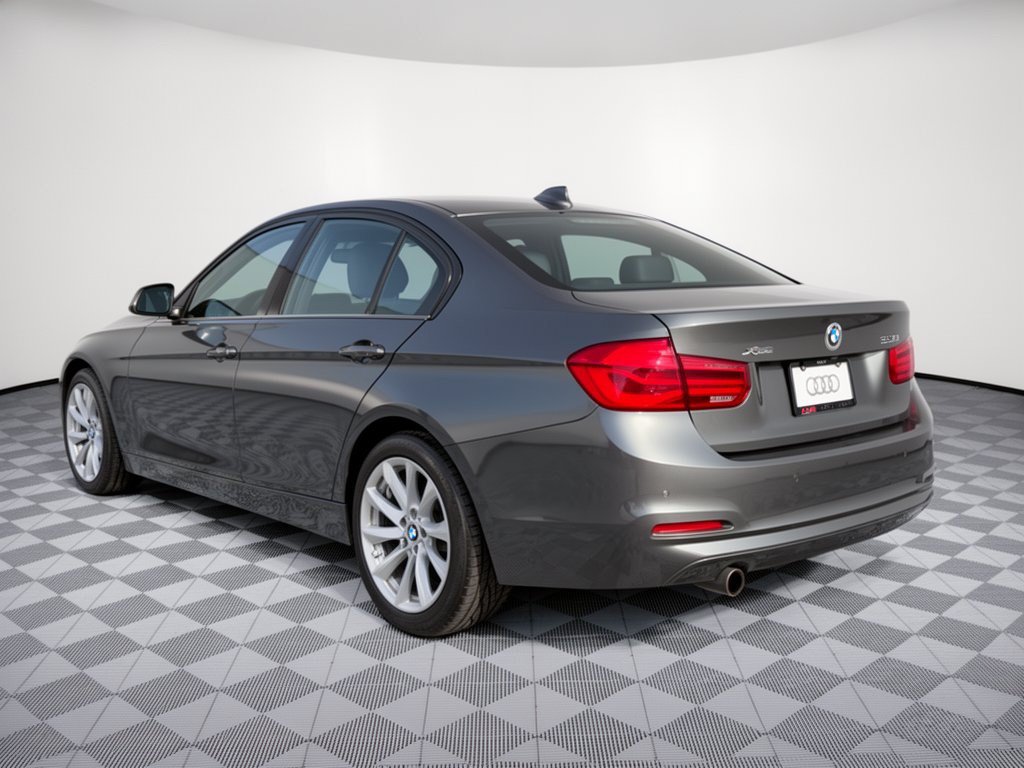 Used 2017 BMW 320i xDrive Sedan AWD/4WD image 3