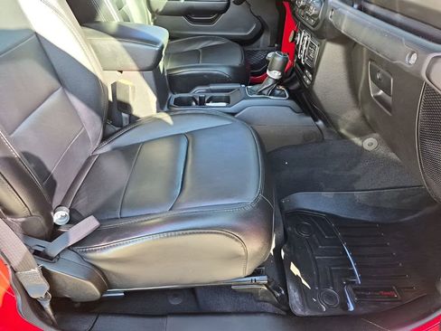 Used 2021 Jeep Gladiator Willys image 16