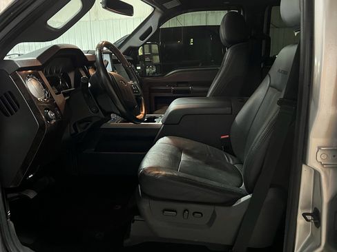 Used 2016 Ford F250 Platinum w/ Platinum Package image 14
