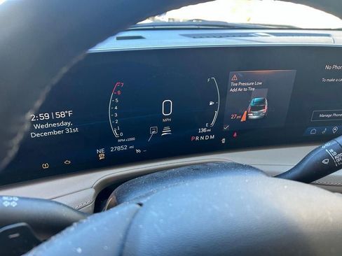 Used 2024 Cadillac XT4 Premium Luxury image 13