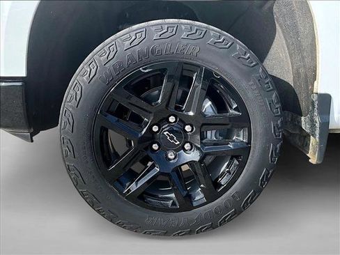 Used 2023 Chevrolet Silverado 1500 Custom Trail Boss AWD/4WD image 10