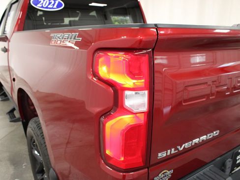Used 2021 Chevrolet Silverado 1500 Custom Trail Boss AWD/4WD image 23