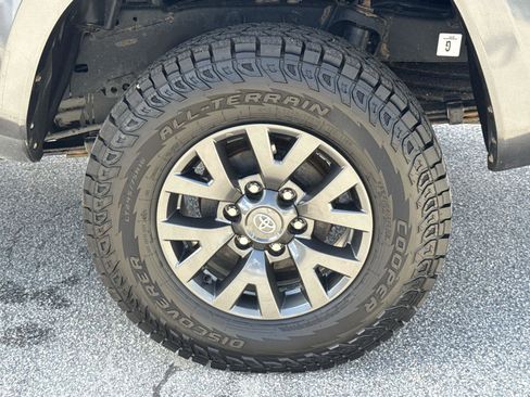 Used 2022 Toyota Tacoma SR5 image 11