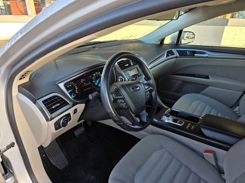 Used 2018 Ford Fusion SE image 10