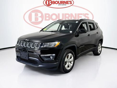 Used 2018 Jeep Compass Latitude w/ Popular Equipment Group AWD/4WD image 3
