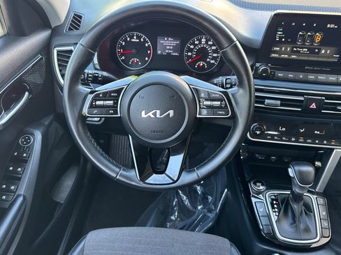 Used 2022 Kia Seltos S AWD/4WD image 16